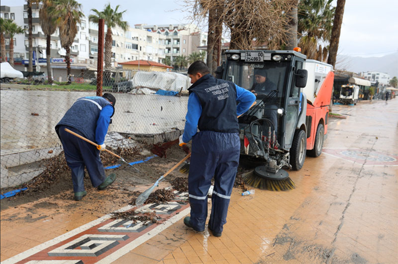 Marmaris'te 40 kamyon atık toplandı 3