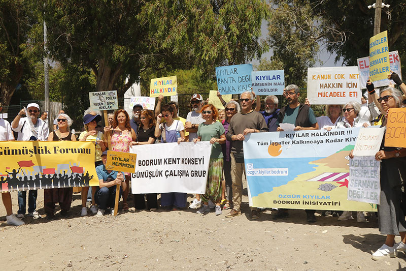 Gümüşlüğk Çayıraltı Halk Plajı şezlong 1