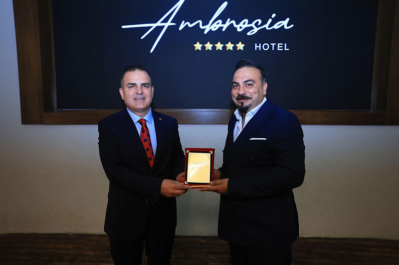 Muğla Valisi Dr. İdris Akbıyık, Bodrum Gazeteciler Cemiyeti Başkanı Eren Ayhan