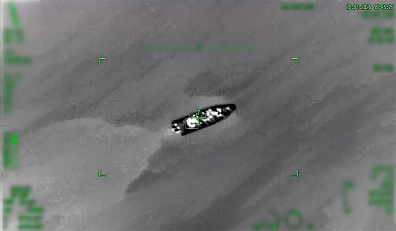 Lastik botla sahil güvenliğe saldırdılar