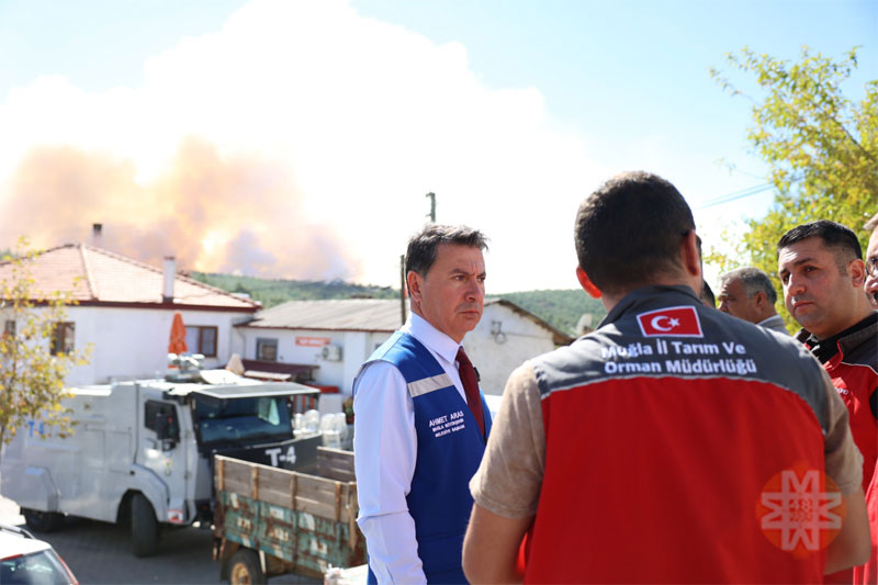 MBB Başkanı Ahmet Aras Milas orman yangın yerinde, 4 temmuz 2025