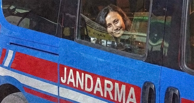 İkizköy Mahalle Muhtarı Nejla Işık’ın kızı Esra Işık tutuklandı