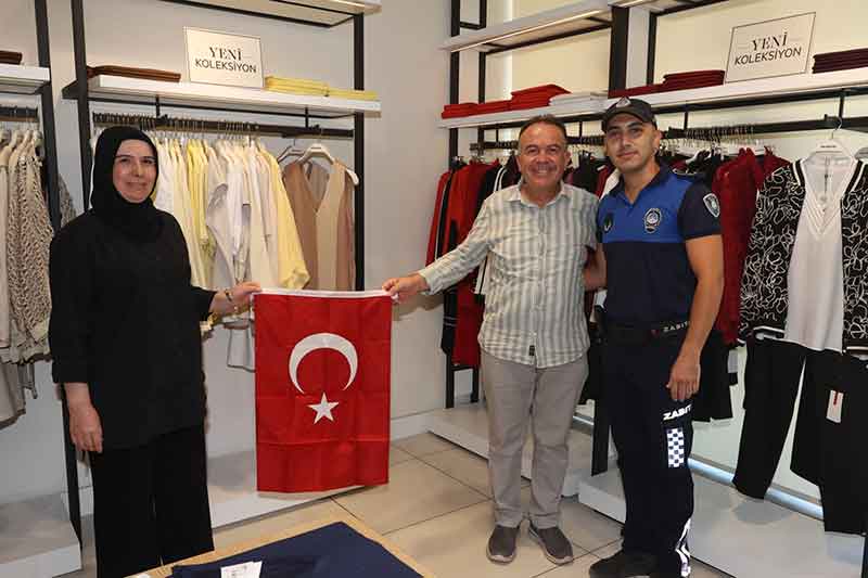 MBB 30 Ağustos Zafer Bayramı bayrak dağıtımı 2