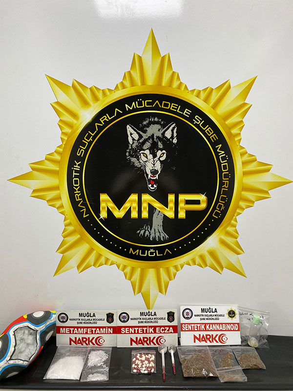 Muğla yolunda uyuşturucu operasyonu 2