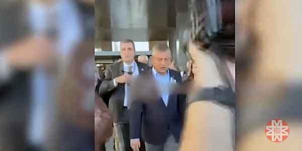 Özgür Özel'e yumruklu saldırı 1