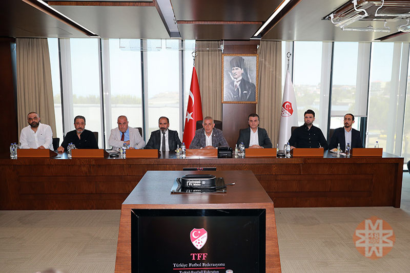 Riva'da TFF 2. Lig kulüplerinin başkan ve yöneticileri ile bir araya geldi.